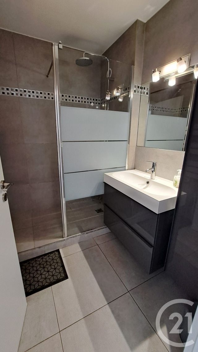 Appartement T2 &agrave; louer - 2 pi&egrave;ces - 41,39 m2 - Juan Les Pins - 06 - PROVENCE-ALPES-COTE-D-AZUR