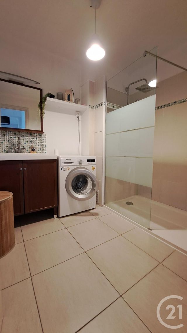 Appartement T2 &agrave; louer - 2 pi&egrave;ces - 50,30 m2 - Le Golfe Juan - 06 - PROVENCE-ALPES-COTE-D-AZUR