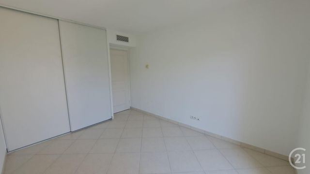 Appartement T3 &agrave; louer - 3 pi&egrave;ces - 66,80 m2 - Antibes - 06 - PROVENCE-ALPES-COTE-D-AZUR