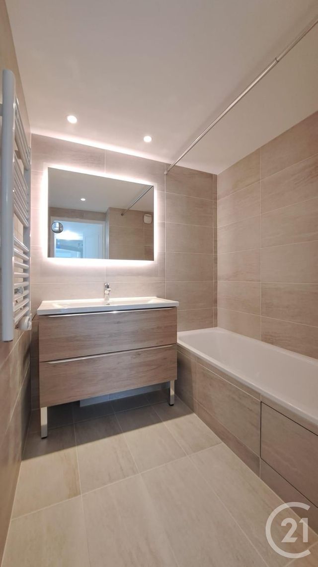 Appartement T3 &agrave; louer - 3 pi&egrave;ces - 66,80 m2 - Antibes - 06 - PROVENCE-ALPES-COTE-D-AZUR