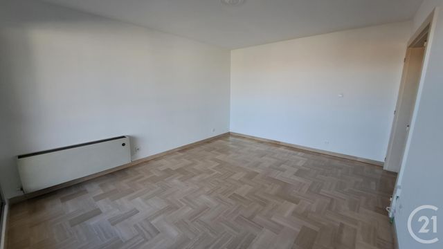 Appartement T2 &agrave; louer - 2 pi&egrave;ces - 45,27 m2 - Antibes - 06 - PROVENCE-ALPES-COTE-D-AZUR