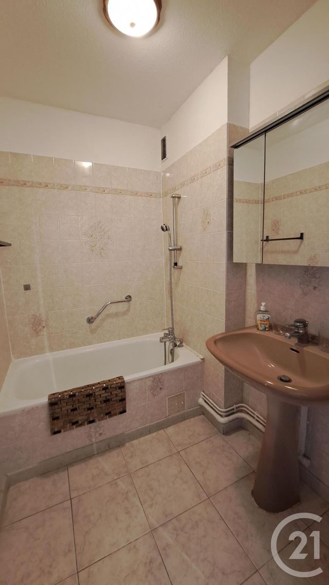 Appartement T2 &agrave; louer - 2 pi&egrave;ces - 57,44 m2 - Vallauris - 06 - PROVENCE-ALPES-COTE-D-AZUR