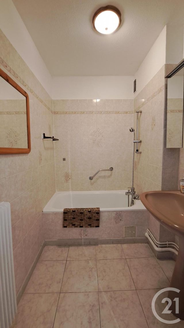 Appartement T2 &agrave; louer - 2 pi&egrave;ces - 57,44 m2 - Vallauris - 06 - PROVENCE-ALPES-COTE-D-AZUR