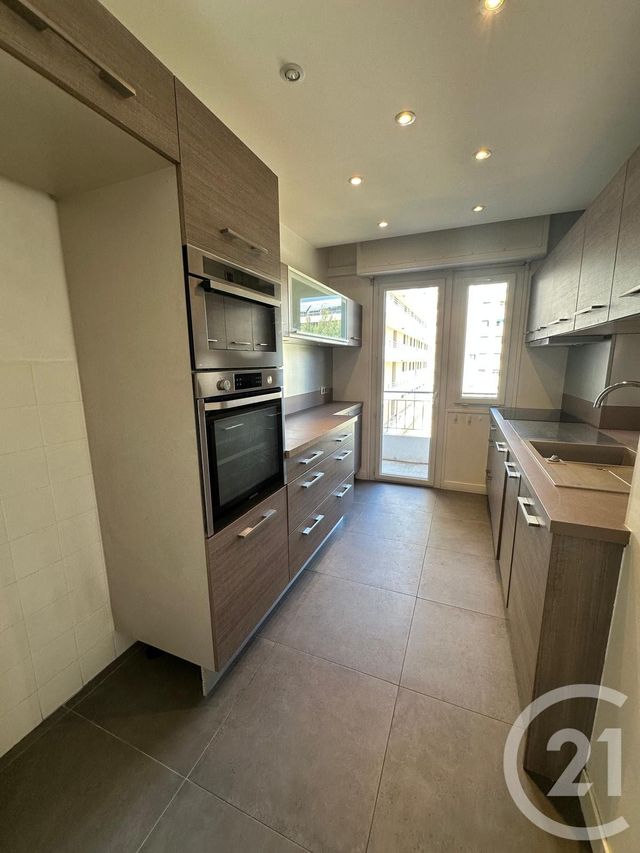 Appartement T3 &agrave; louer - 3 pi&egrave;ces - 77,88 m2 - Antibes - 06 - PROVENCE-ALPES-COTE-D-AZUR