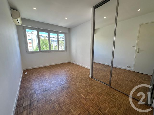 Appartement T3 &agrave; louer - 3 pi&egrave;ces - 77,88 m2 - Antibes - 06 - PROVENCE-ALPES-COTE-D-AZUR