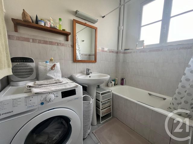 Appartement T2 &agrave; louer - 2 pi&egrave;ces - 44,70 m2 - Le Golfe Juan - 06 - PROVENCE-ALPES-COTE-D-AZUR