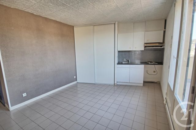 Appartement T2 &agrave; louer - 2 pi&egrave;ces - 28,20 m2 - Vallauris - 06 - PROVENCE-ALPES-COTE-D-AZUR