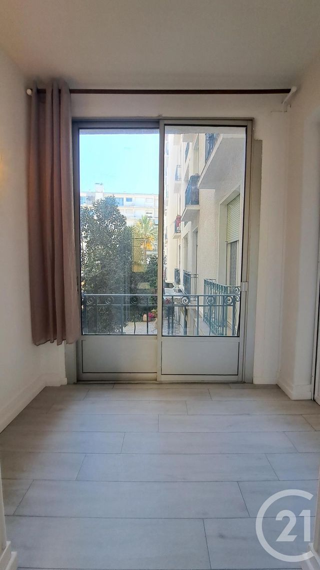Appartement T2 &agrave; louer - 2 pi&egrave;ces - 49,92 m2 - Juan Les Pins - 06 - PROVENCE-ALPES-COTE-D-AZUR