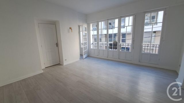 Appartement T2 &agrave; louer - 2 pi&egrave;ces - 49,92 m2 - Juan Les Pins - 06 - PROVENCE-ALPES-COTE-D-AZUR