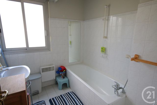 Appartement T3 &agrave; louer - 3 pi&egrave;ces - 89,77 m2 - Villeneuve Loubet - 06 - PROVENCE-ALPES-COTE-D-AZUR