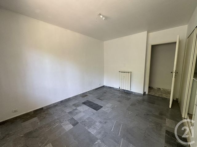 Appartement T3 &agrave; louer - 3 pi&egrave;ces - 85,05 m2 - Antibes - 06 - PROVENCE-ALPES-COTE-D-AZUR