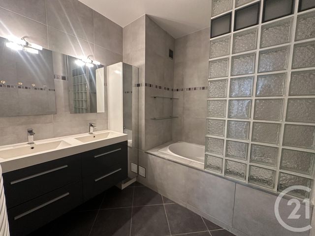 Appartement T3 &agrave; louer - 3 pi&egrave;ces - 85,05 m2 - Antibes - 06 - PROVENCE-ALPES-COTE-D-AZUR