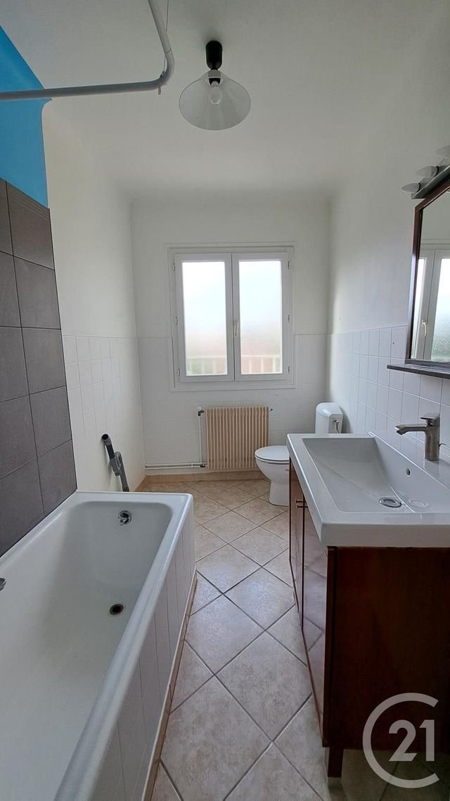 Appartement T2 &agrave; louer - 2 pi&egrave;ces - 46 m2 - Antibes - 06 - PROVENCE-ALPES-COTE-D-AZUR