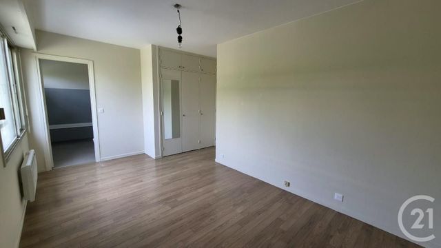 Appartement T3 &agrave; louer - 3 pi&egrave;ces - 76,60 m2 - Antibes - 06 - PROVENCE-ALPES-COTE-D-AZUR