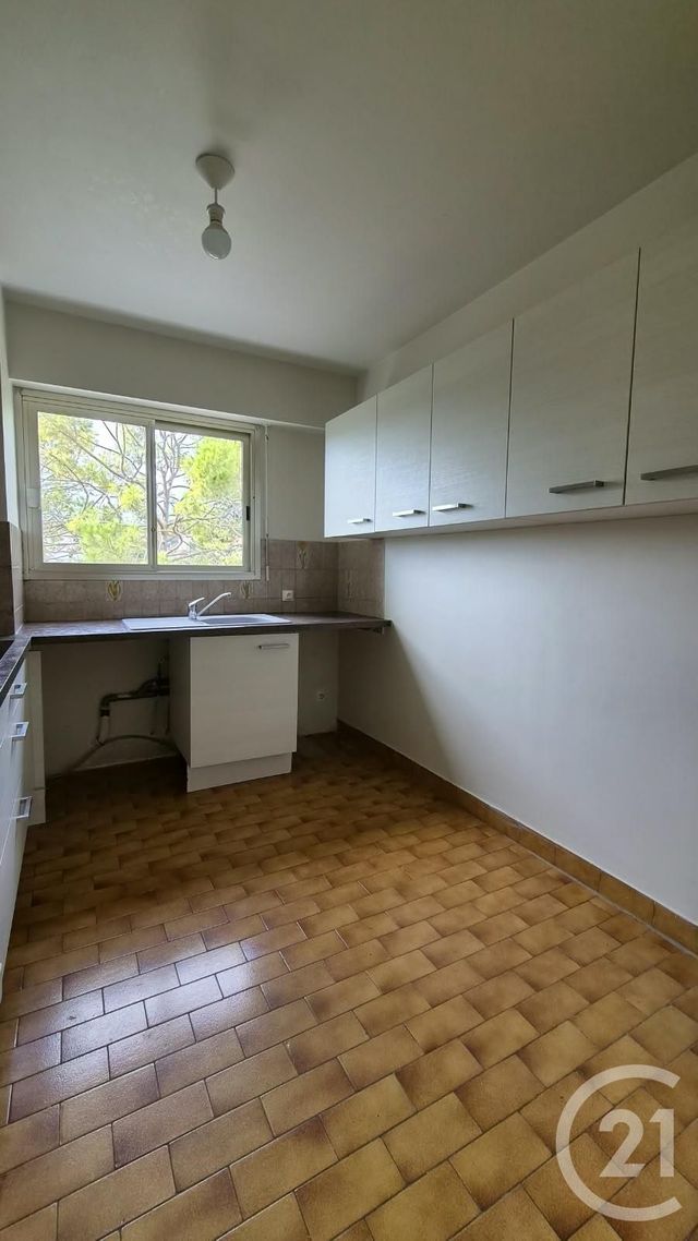 Appartement T3 &agrave; louer - 3 pi&egrave;ces - 76,60 m2 - Antibes - 06 - PROVENCE-ALPES-COTE-D-AZUR