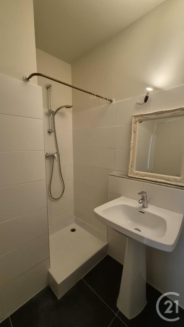 Appartement T3 &agrave; louer - 3 pi&egrave;ces - 76,60 m2 - Antibes - 06 - PROVENCE-ALPES-COTE-D-AZUR