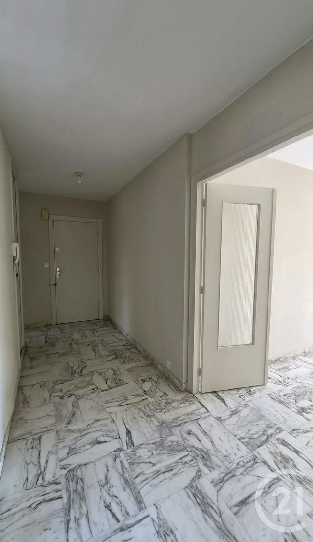 Appartement T3 &agrave; louer - 3 pi&egrave;ces - 76,60 m2 - Antibes - 06 - PROVENCE-ALPES-COTE-D-AZUR
