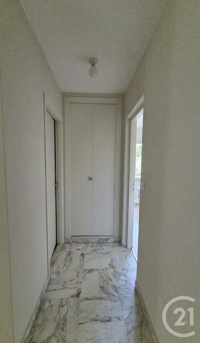 Appartement T3 &agrave; louer - 3 pi&egrave;ces - 76,60 m2 - Antibes - 06 - PROVENCE-ALPES-COTE-D-AZUR