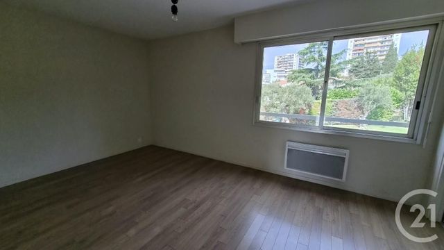 Appartement T3 &agrave; louer - 3 pi&egrave;ces - 76,60 m2 - Antibes - 06 - PROVENCE-ALPES-COTE-D-AZUR