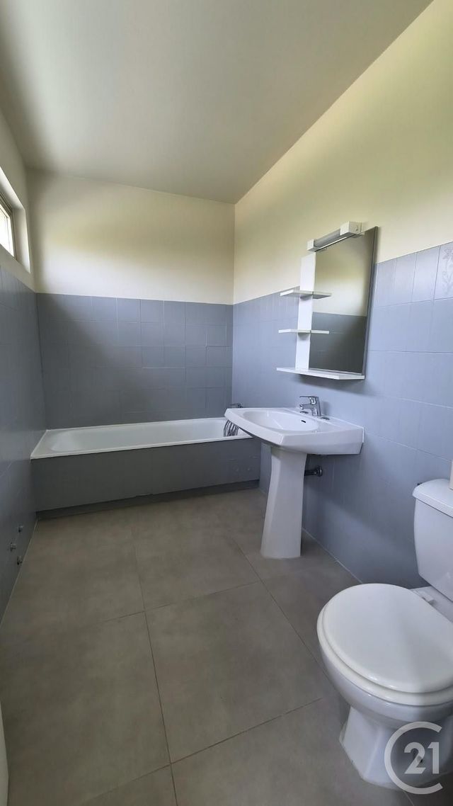 Appartement T3 &agrave; louer - 3 pi&egrave;ces - 76,60 m2 - Antibes - 06 - PROVENCE-ALPES-COTE-D-AZUR