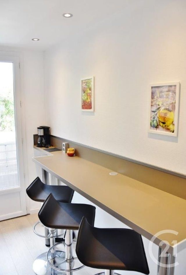 Appartement T3 &agrave; louer - 3 pi&egrave;ces - 59,50 m2 - Antibes - 06 - PROVENCE-ALPES-COTE-D-AZUR