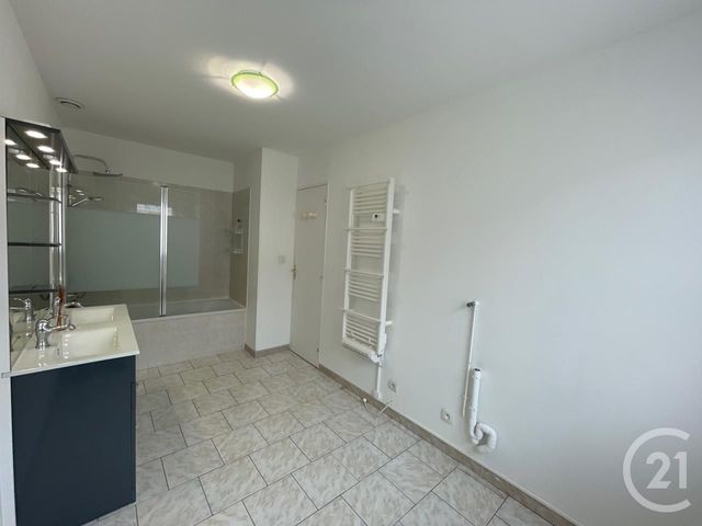 Maison &agrave; louer - 4 pi&egrave;ces - 81,25 m2 - Villiers Le Morhier - 28 - CENTRE