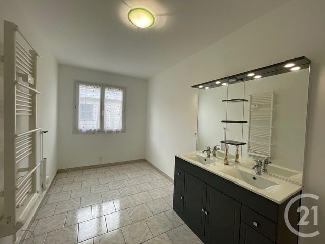 Maison &agrave; louer - 4 pi&egrave;ces - 81,25 m2 - Villiers Le Morhier - 28 - CENTRE