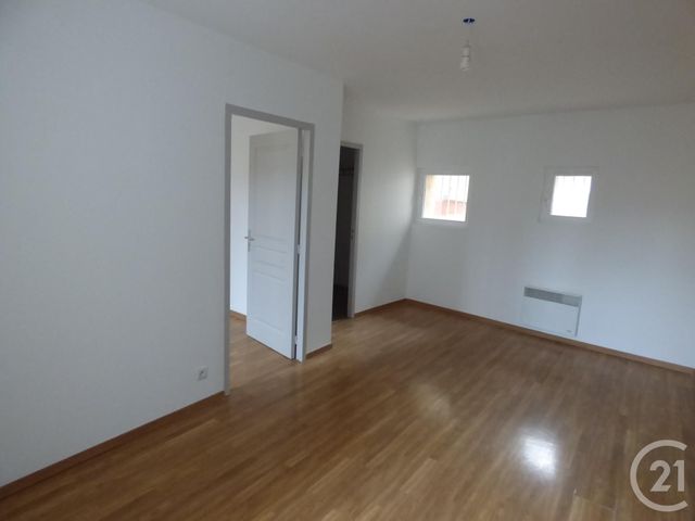 Appartement T3 &agrave; louer - 3 pi&egrave;ces - 54,77 m2 - St Maximin La Ste Baume - 83 - PROVENCE-ALPES-COTE-D-AZUR
