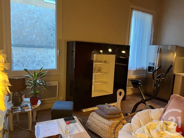 Appartement T2 &agrave; louer - 2 pi&egrave;ces - 44,65 m2 - St Maximin La Ste Baume - 83 - PROVENCE-ALPES-COTE-D-AZUR