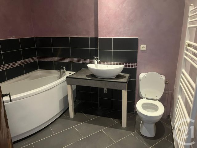 Appartement T3 &agrave; louer - 3 pi&egrave;ces - 83,52 m2 - Tourves - 83 - PROVENCE-ALPES-COTE-D-AZUR