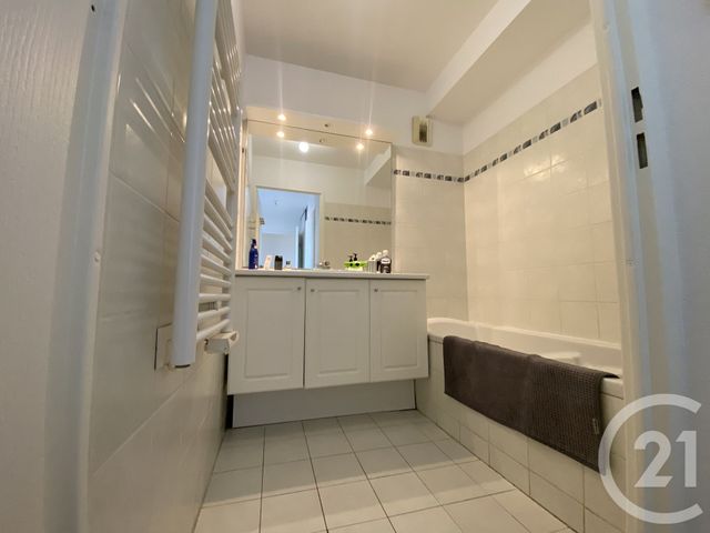 Appartement F3 à vendre - 3 pièces - 70 m2 - St Maximin La Ste Baume - 83 - PROVENCE-ALPES-COTE-D-AZUR