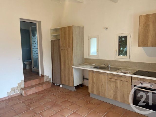 Appartement Studio &agrave; louer - 1 pi&egrave;ce - 23,61 m2 - St Maximin La Ste Baume - 83 - PROVENCE-ALPES-COTE-D-AZUR