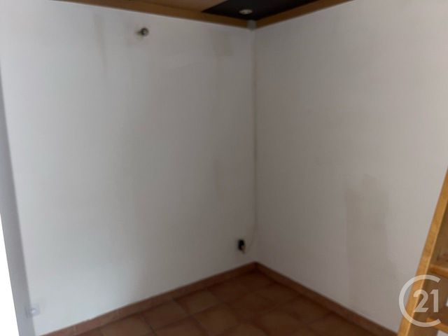 Appartement Studio &agrave; louer - 1 pi&egrave;ce - 23,61 m2 - St Maximin La Ste Baume - 83 - PROVENCE-ALPES-COTE-D-AZUR