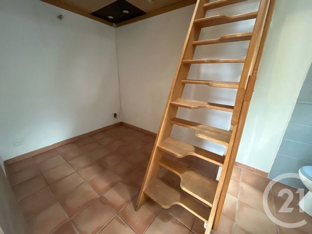 Appartement Studio &agrave; louer - 1 pi&egrave;ce - 23,61 m2 - St Maximin La Ste Baume - 83 - PROVENCE-ALPES-COTE-D-AZUR
