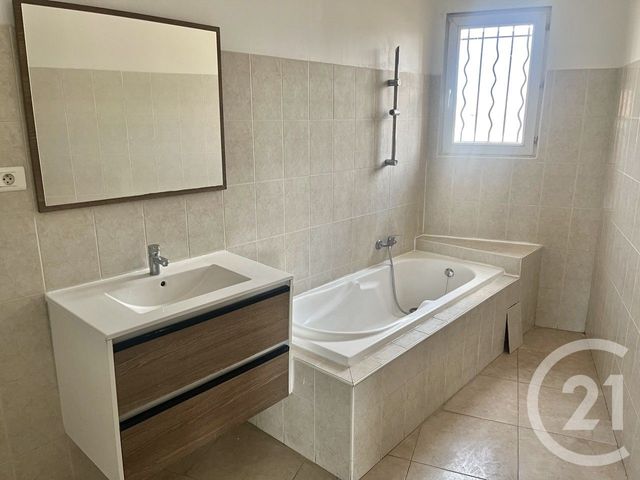 Appartement &agrave; vendre - 3 pi&egrave;ces - 67,05 m2 - St Maximin La Ste Baume - 83 - PROVENCE-ALPES-COTE-D-AZUR