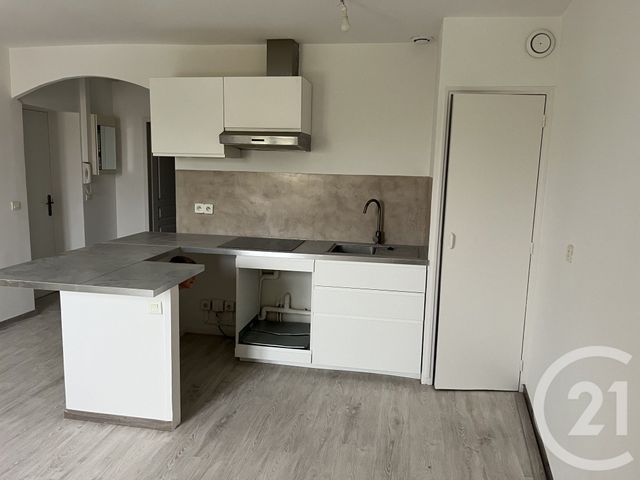 Appartement T2 &agrave; louer - 2 pi&egrave;ces - 40,98 m2 - St Maximin La Ste Baume - 83 - PROVENCE-ALPES-COTE-D-AZUR