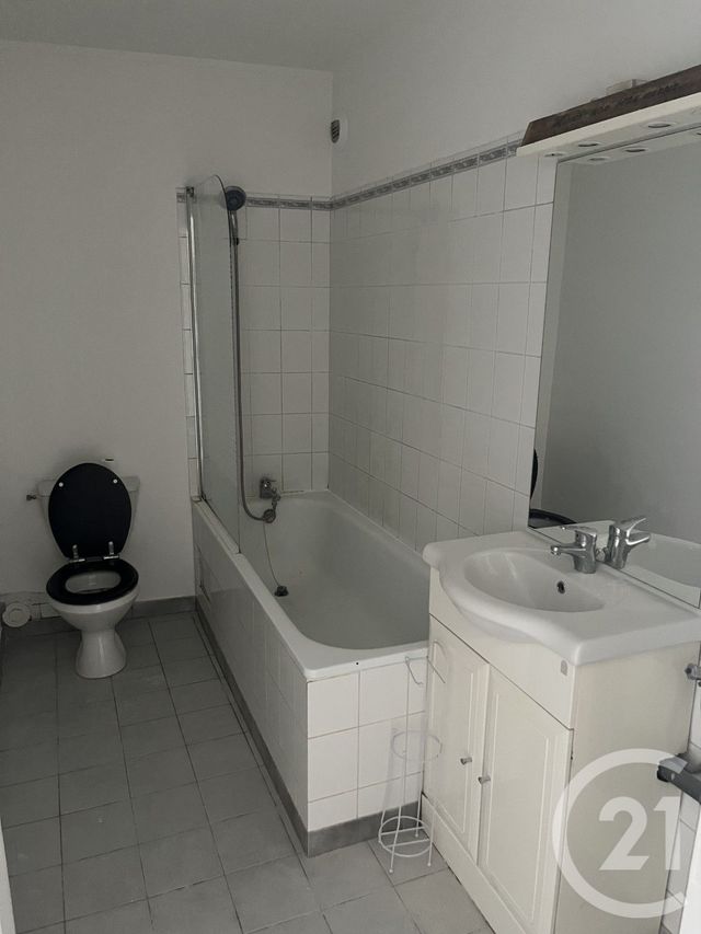 Appartement T2 &agrave; louer - 2 pi&egrave;ces - 40,98 m2 - St Maximin La Ste Baume - 83 - PROVENCE-ALPES-COTE-D-AZUR