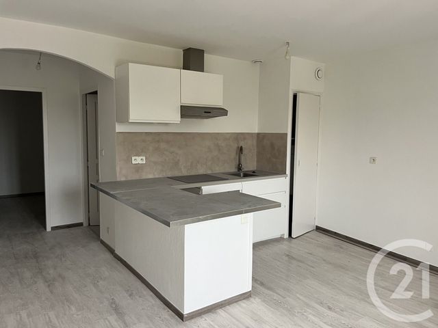 Appartement T2 &agrave; louer - 2 pi&egrave;ces - 40,98 m2 - St Maximin La Ste Baume - 83 - PROVENCE-ALPES-COTE-D-AZUR