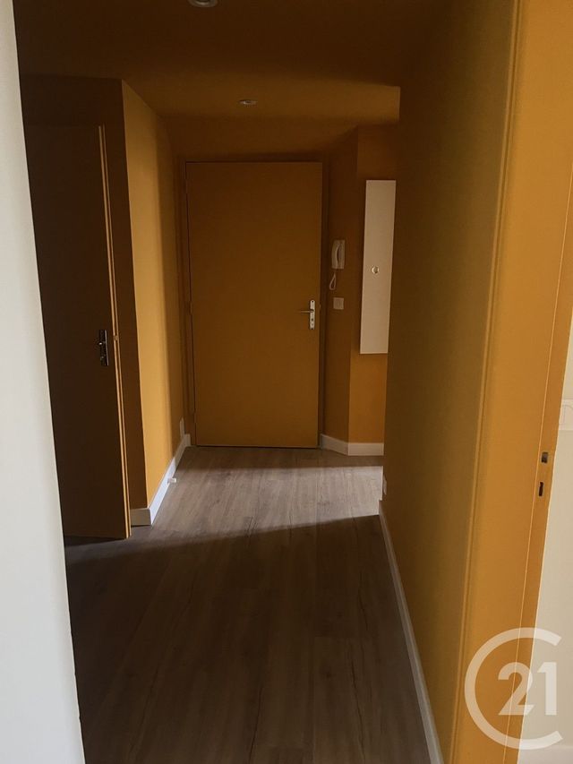 Appartement T3 &agrave; louer - 3 pi&egrave;ces - 70,14 m2 - St Maximin La Ste Baume - 83 - PROVENCE-ALPES-COTE-D-AZUR