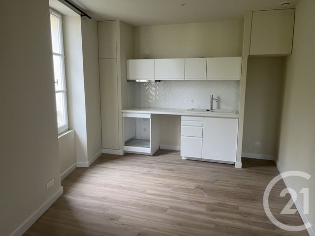 Appartement T3 &agrave; louer - 3 pi&egrave;ces - 70,14 m2 - St Maximin La Ste Baume - 83 - PROVENCE-ALPES-COTE-D-AZUR