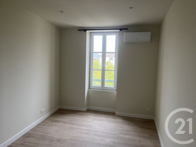 Appartement T3 &agrave; louer - 3 pi&egrave;ces - 70,14 m2 - St Maximin La Ste Baume - 83 - PROVENCE-ALPES-COTE-D-AZUR