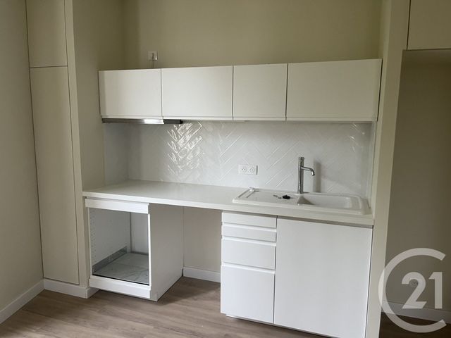 Appartement T3 &agrave; louer - 3 pi&egrave;ces - 70,14 m2 - St Maximin La Ste Baume - 83 - PROVENCE-ALPES-COTE-D-AZUR