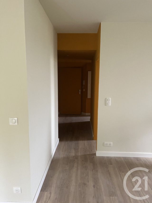 Appartement T3 &agrave; louer - 3 pi&egrave;ces - 70,14 m2 - St Maximin La Ste Baume - 83 - PROVENCE-ALPES-COTE-D-AZUR