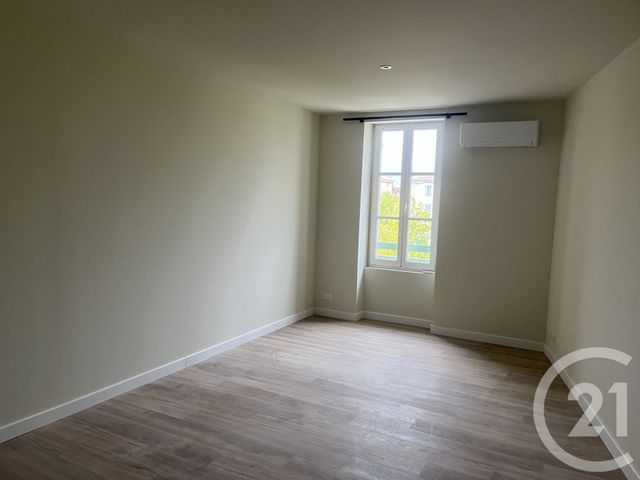 Appartement T3 &agrave; louer - 3 pi&egrave;ces - 70,14 m2 - St Maximin La Ste Baume - 83 - PROVENCE-ALPES-COTE-D-AZUR