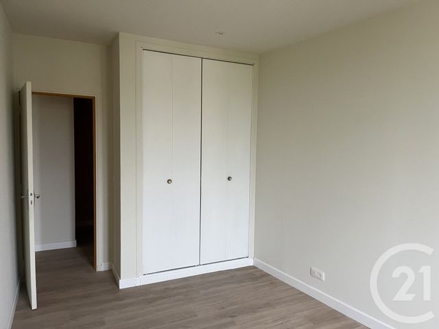 Appartement T3 &agrave; louer - 3 pi&egrave;ces - 70,14 m2 - St Maximin La Ste Baume - 83 - PROVENCE-ALPES-COTE-D-AZUR