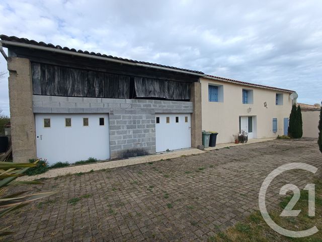 Maison à vendre - 5 pièces - 171,85 m2 - Chenac St Seurin D Uzet - 17 - POITOU-CHARENTES