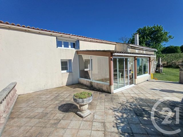 Maison à vendre - 5 pièces - 171,85 m2 - Chenac St Seurin D Uzet - 17 - POITOU-CHARENTES
