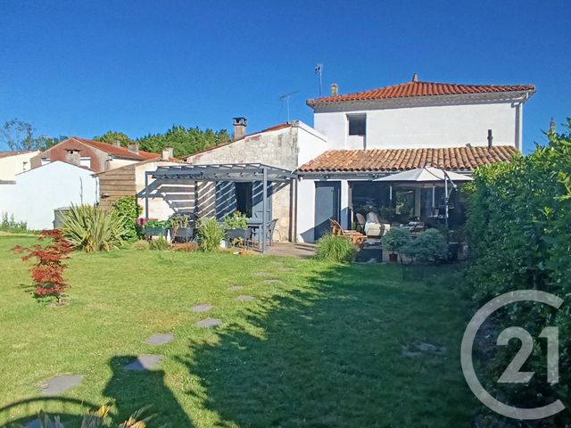 Maison à vendre - 5 pièces - 152,97 m2 - Chenac St Seurin D Uzet - 17 - POITOU-CHARENTES