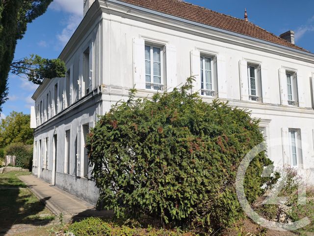 Maison 10 pièces 325 m² · à Saint-Romain-de-Benet · 324,7 m² · 337 600 €