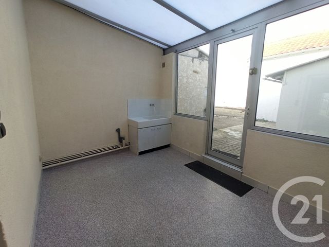 Maison &agrave; louer - 3 pi&egrave;ces - 72,71 m2 - Saujon - 17 - POITOU-CHARENTES